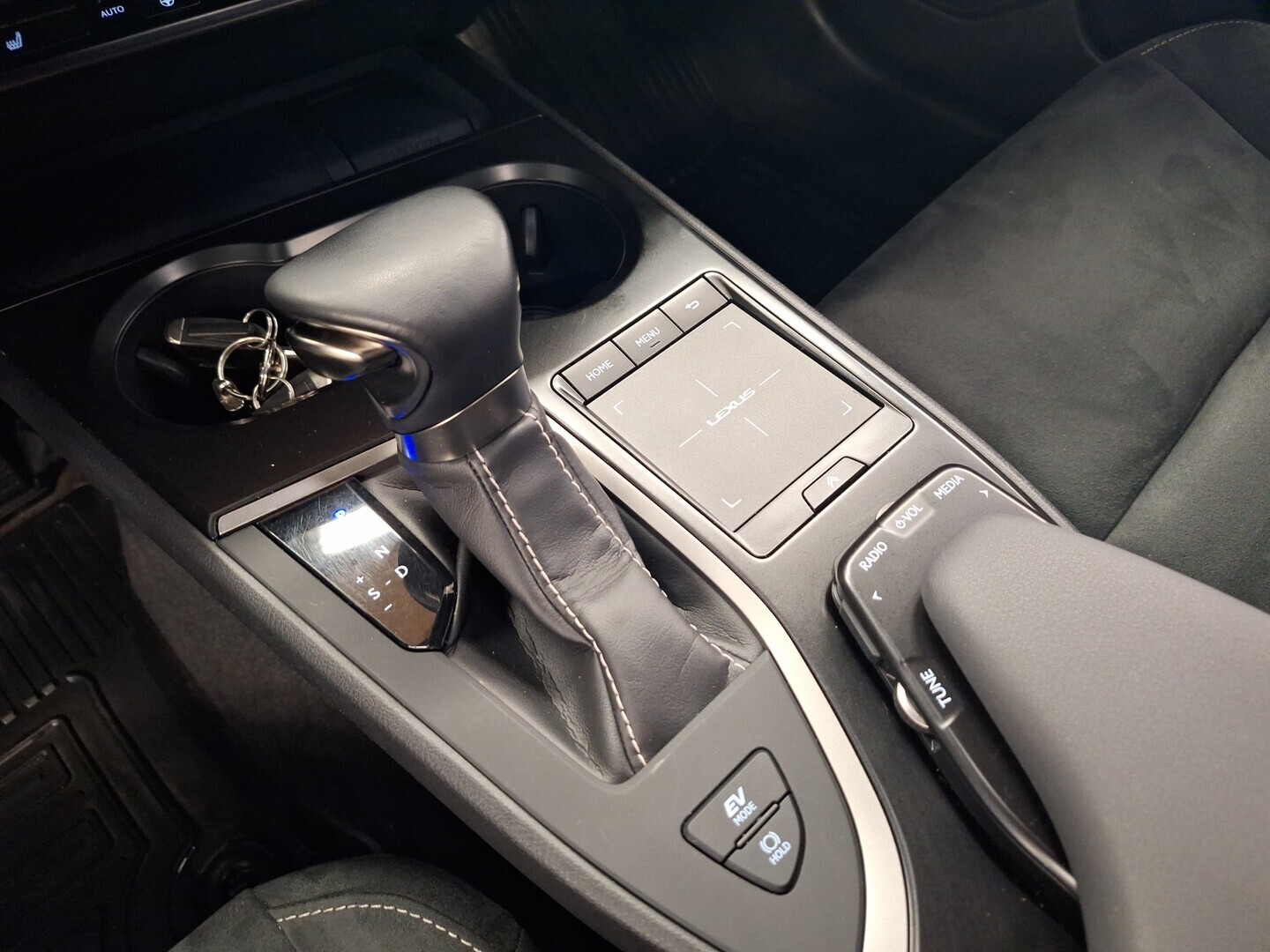 LEXUS UX 2021