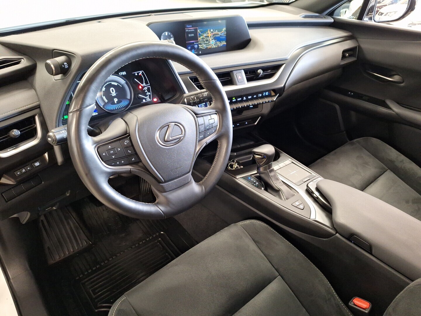 LEXUS UX 2021