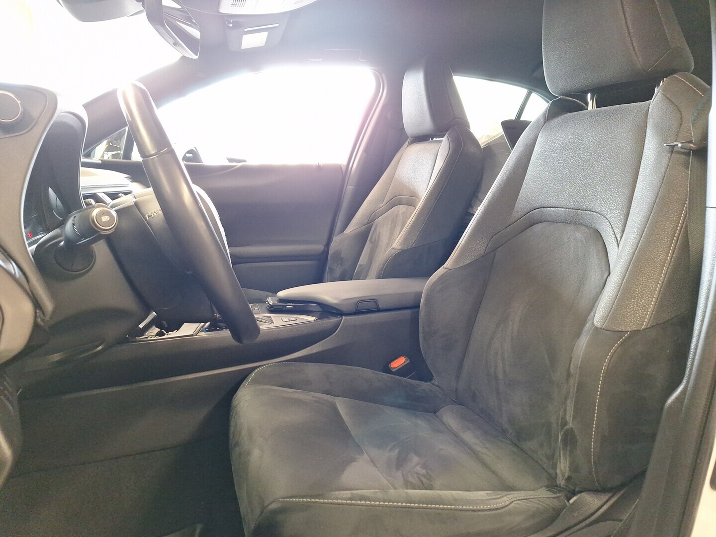 LEXUS UX 2021