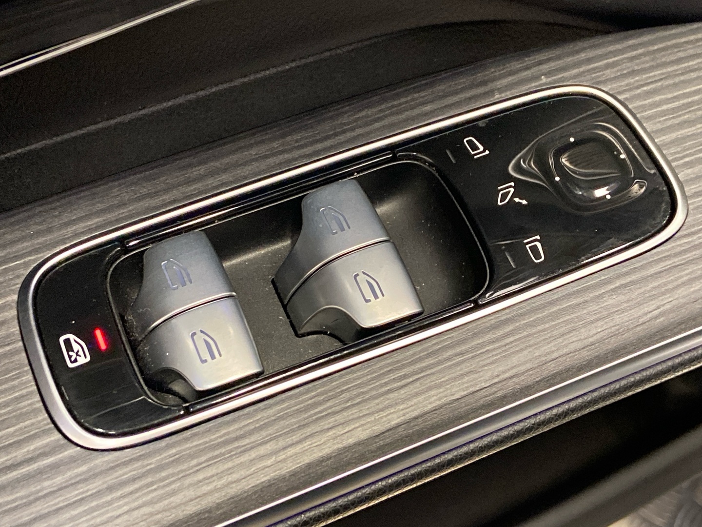 MERCEDES-BENZ EQS 2024