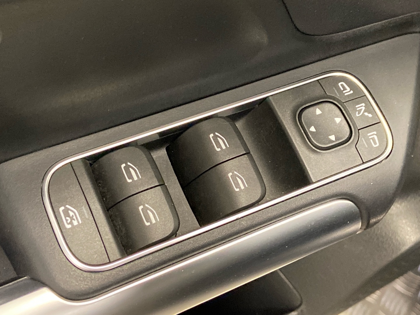 MERCEDES-BENZ B 2023
