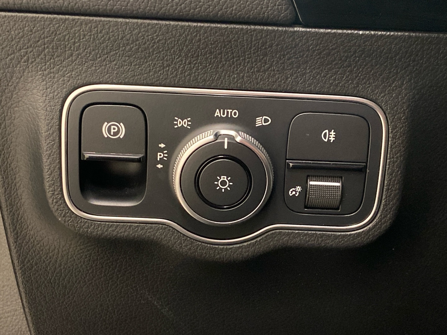MERCEDES-BENZ B 2023