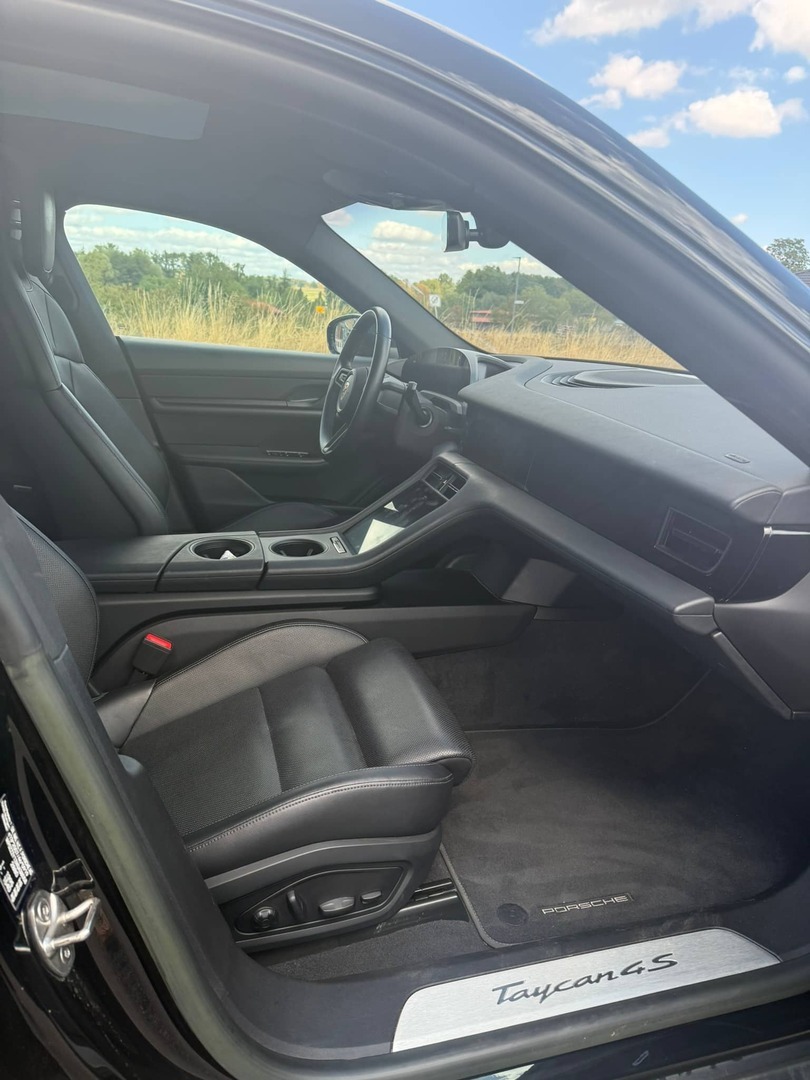 PORSCHE Taycan 2022