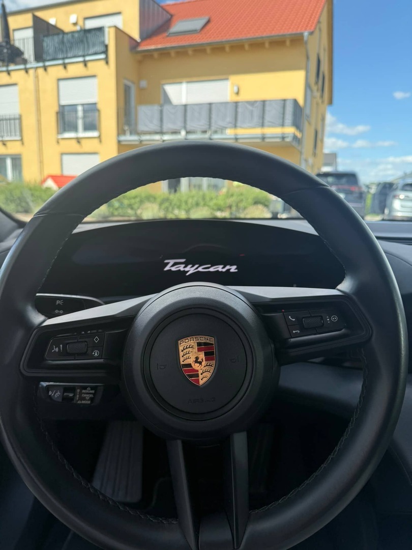 PORSCHE Taycan 2022
