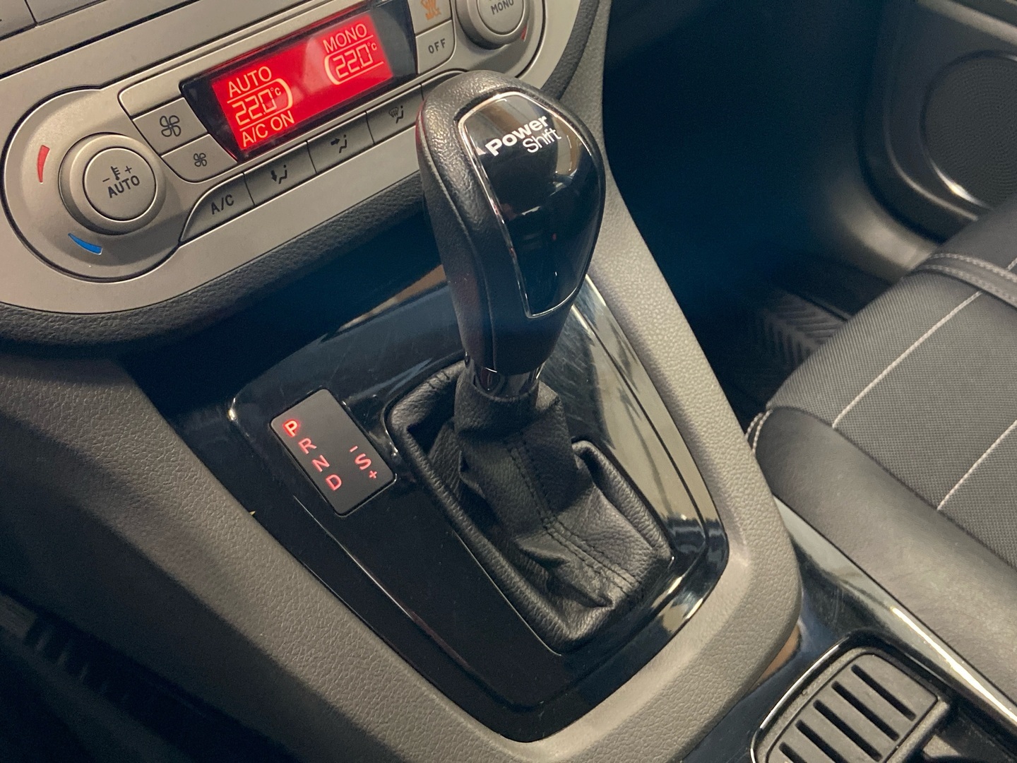 FORD Kuga 2012