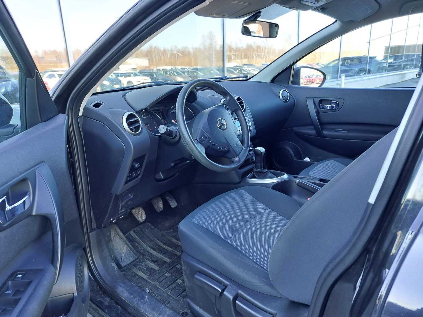 NISSAN Qashqai 2012