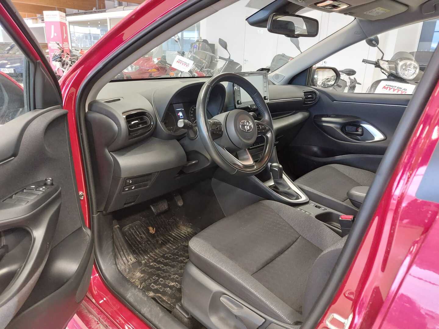 TOYOTA Yaris 2023