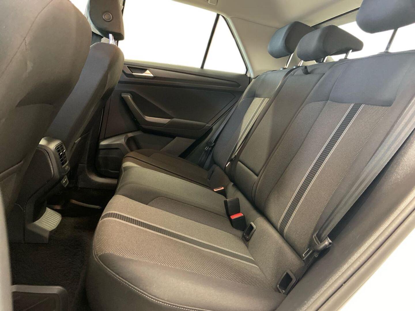 VOLKSWAGEN T-Roc 10