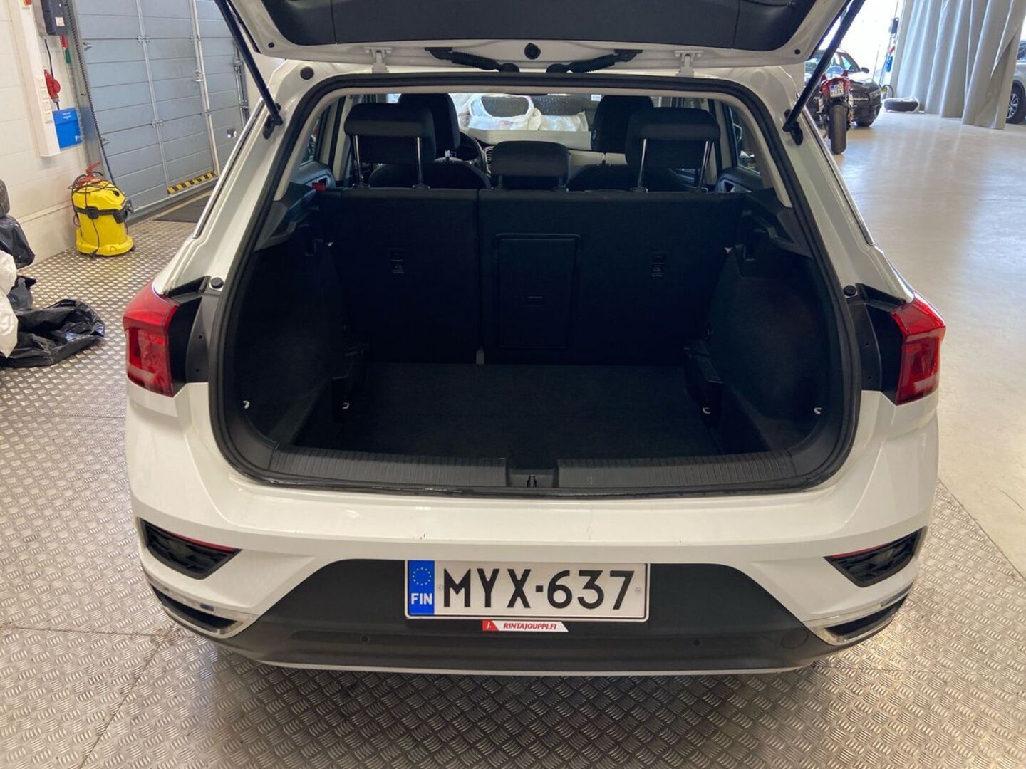 VOLKSWAGEN T-Roc 11