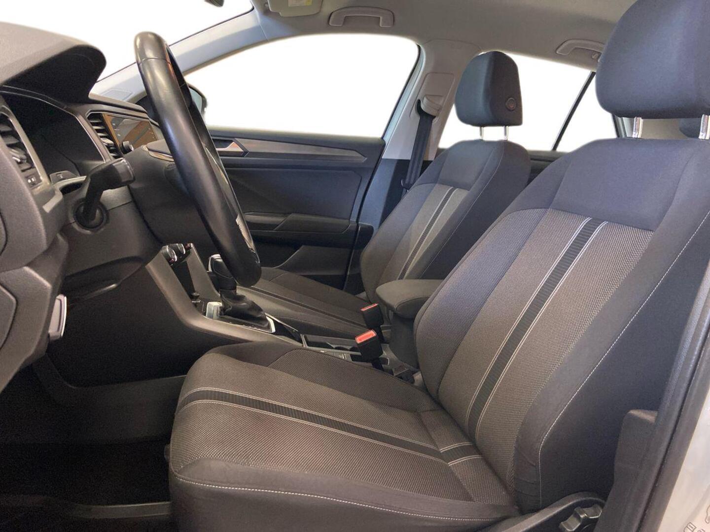 VOLKSWAGEN T-Roc 9
