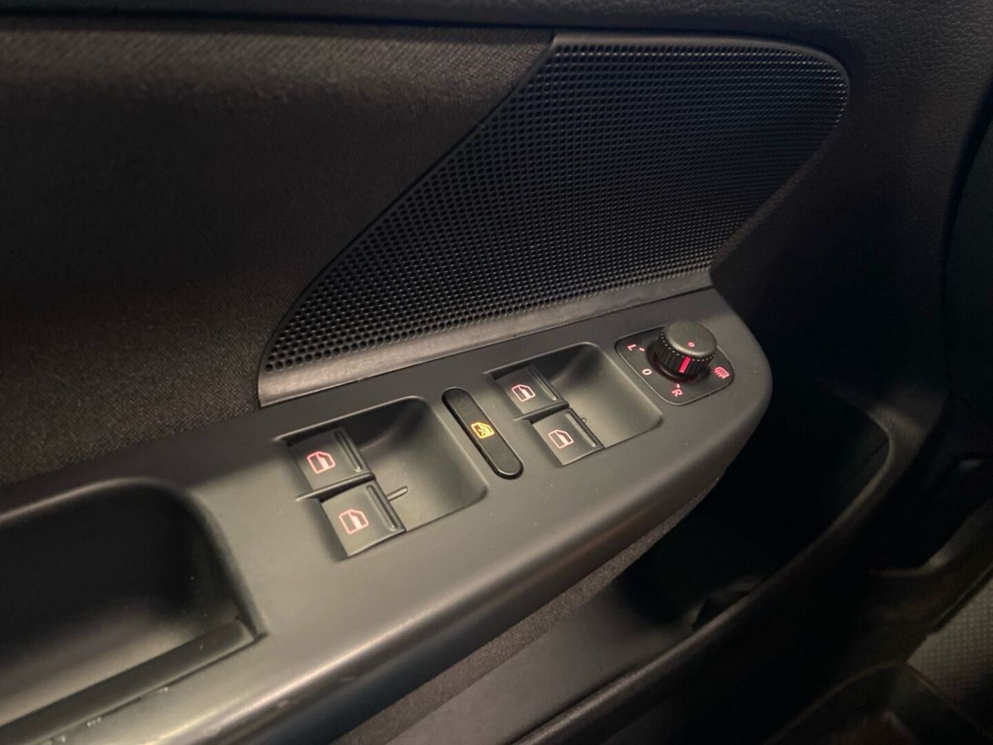 VOLKSWAGEN Golf 18