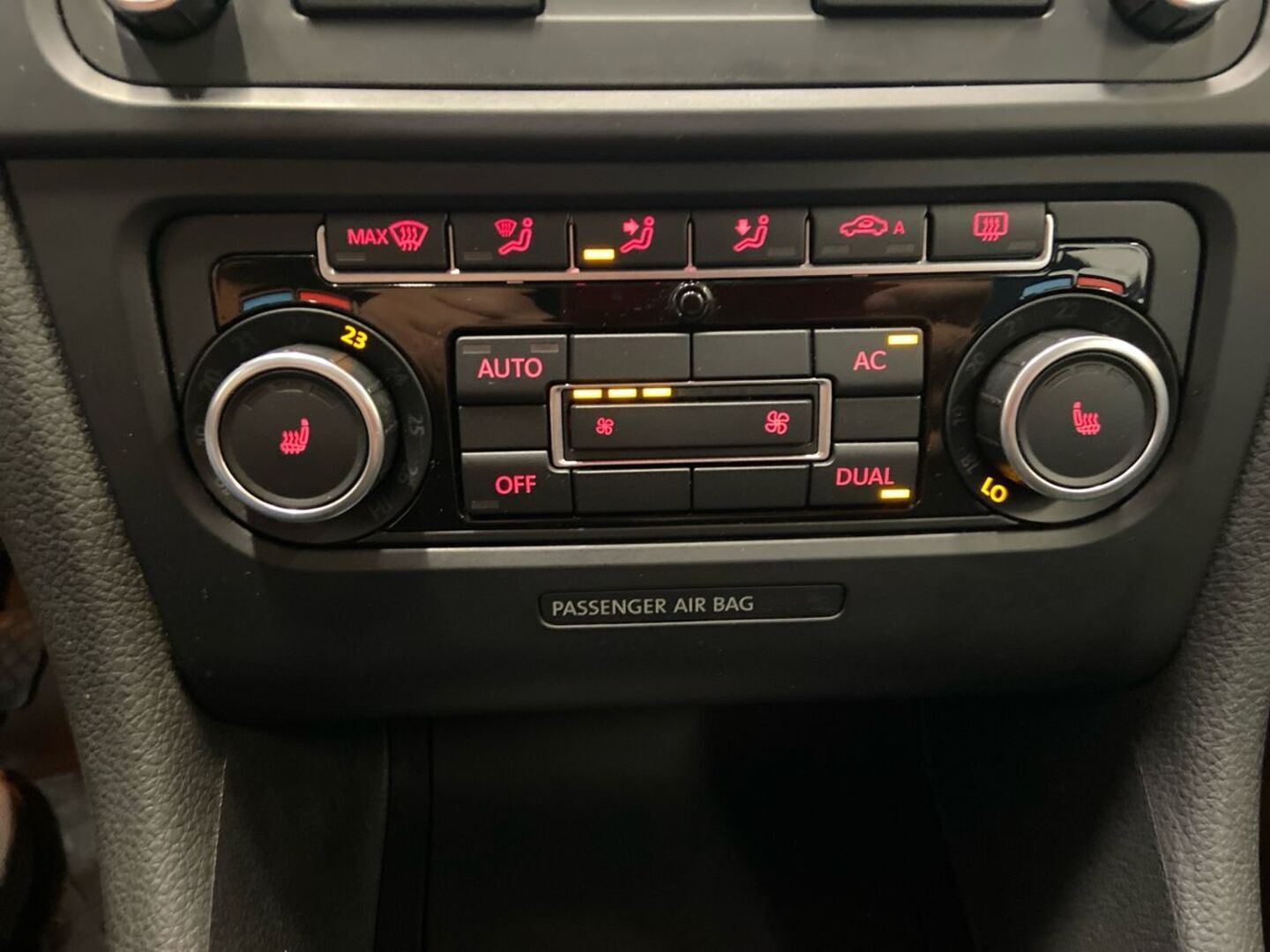 VOLKSWAGEN Golf 23
