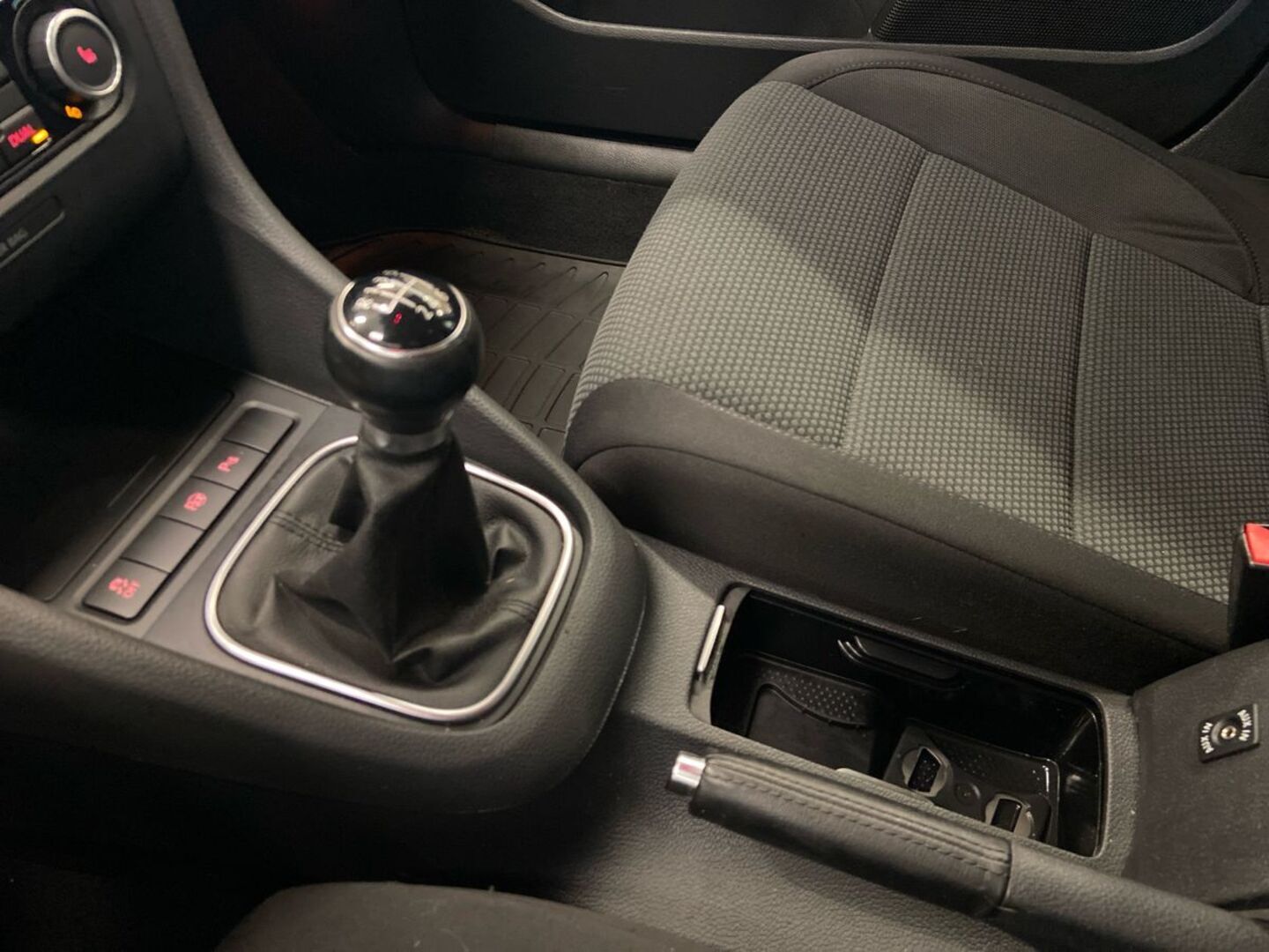 VOLKSWAGEN Golf 24