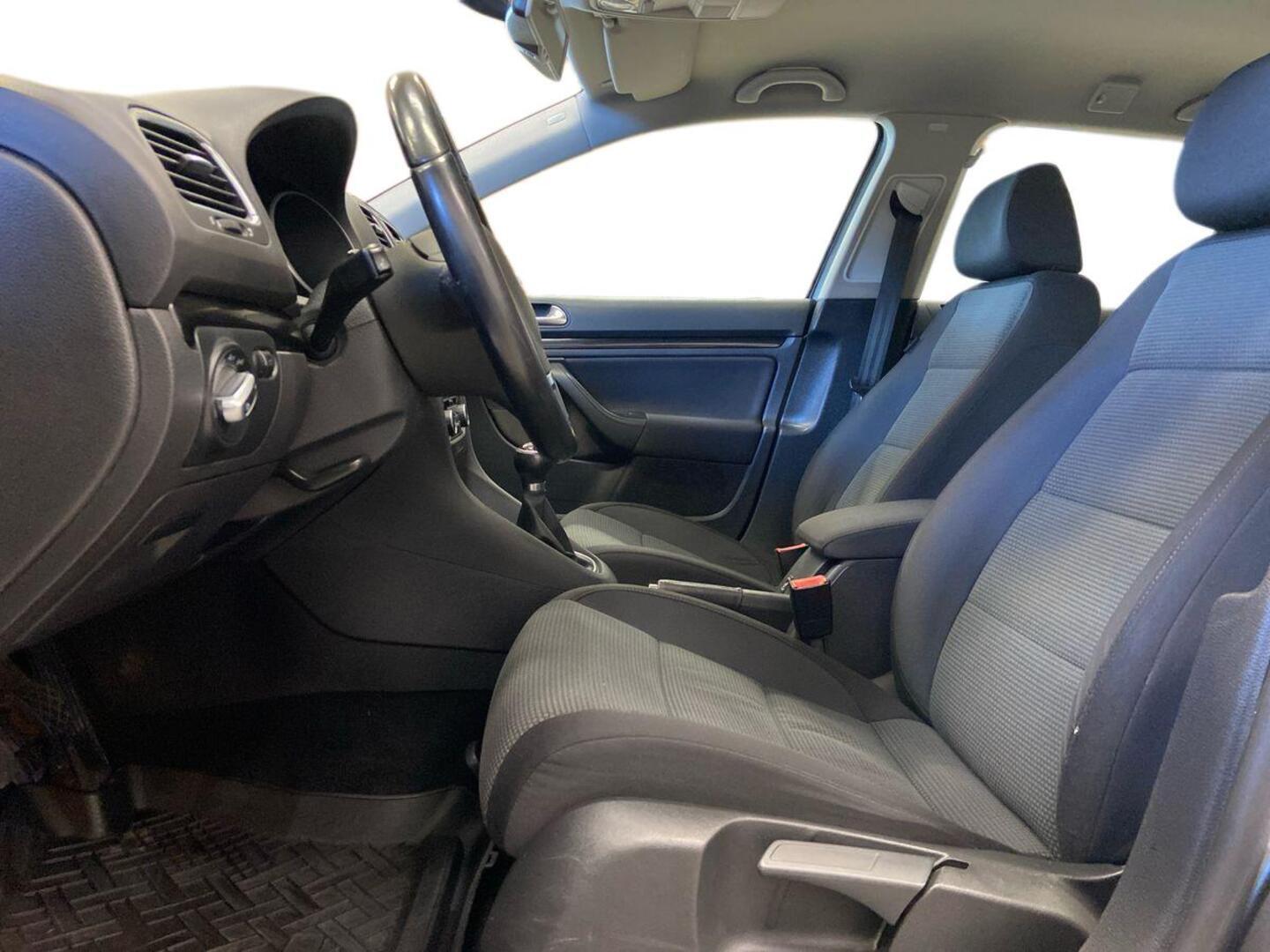 VOLKSWAGEN Golf 9