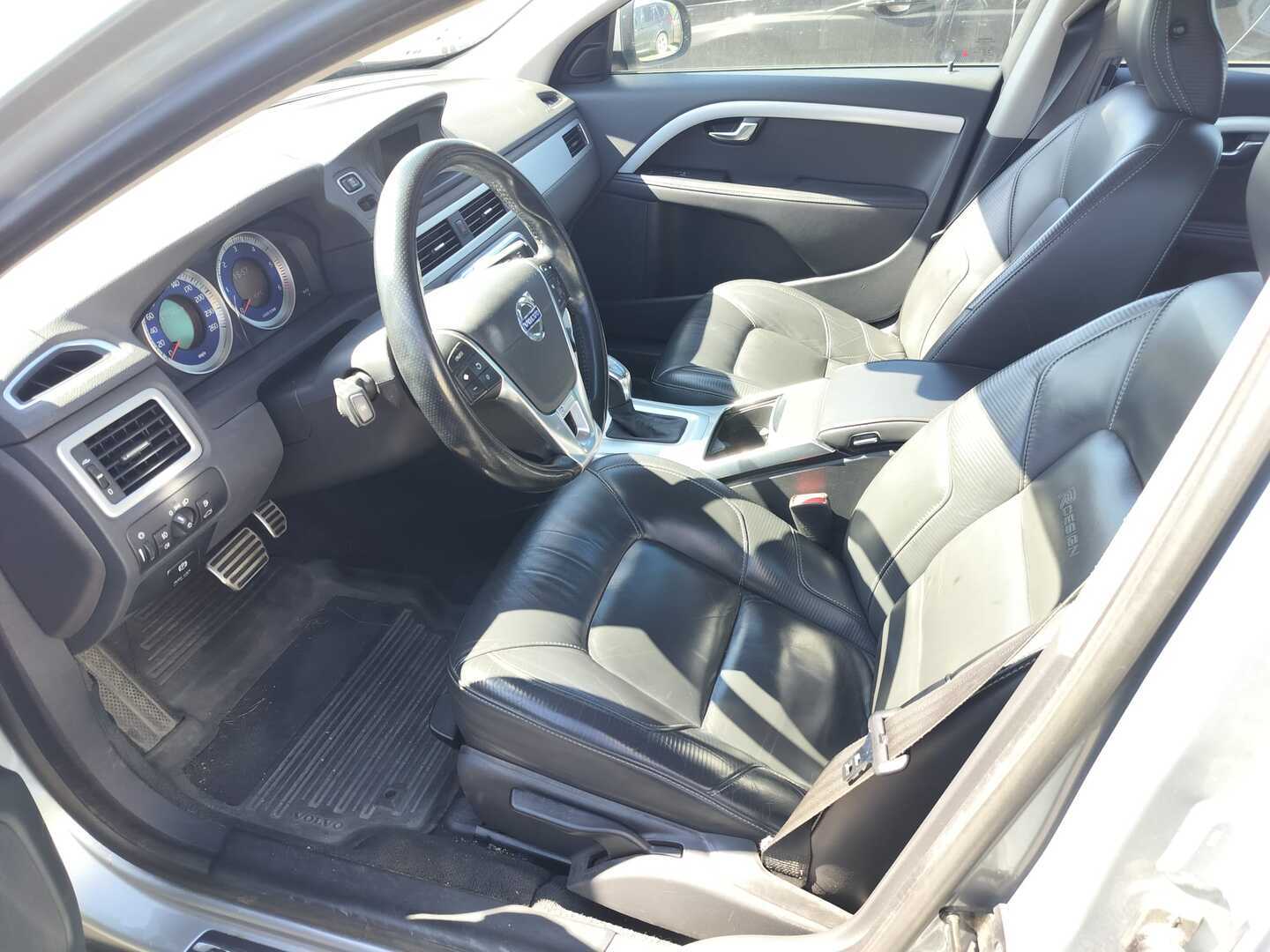 VOLVO V70 2013