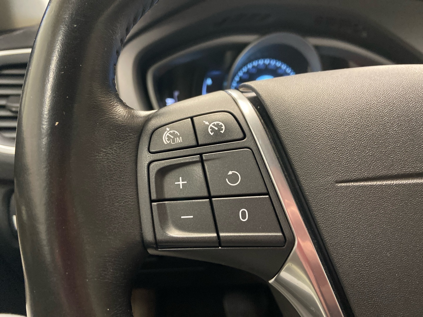 VOLVO V40 Cross Country 2015