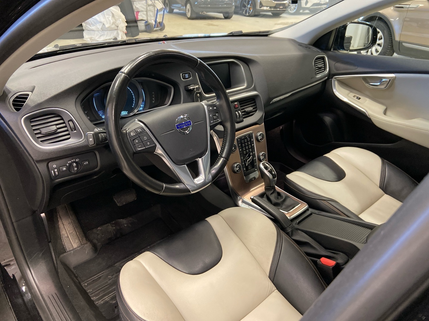 VOLVO V40 Cross Country 2015