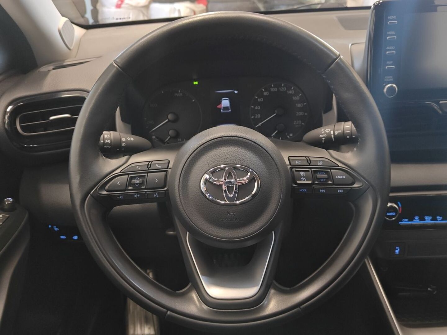 TOYOTA Yaris 2023