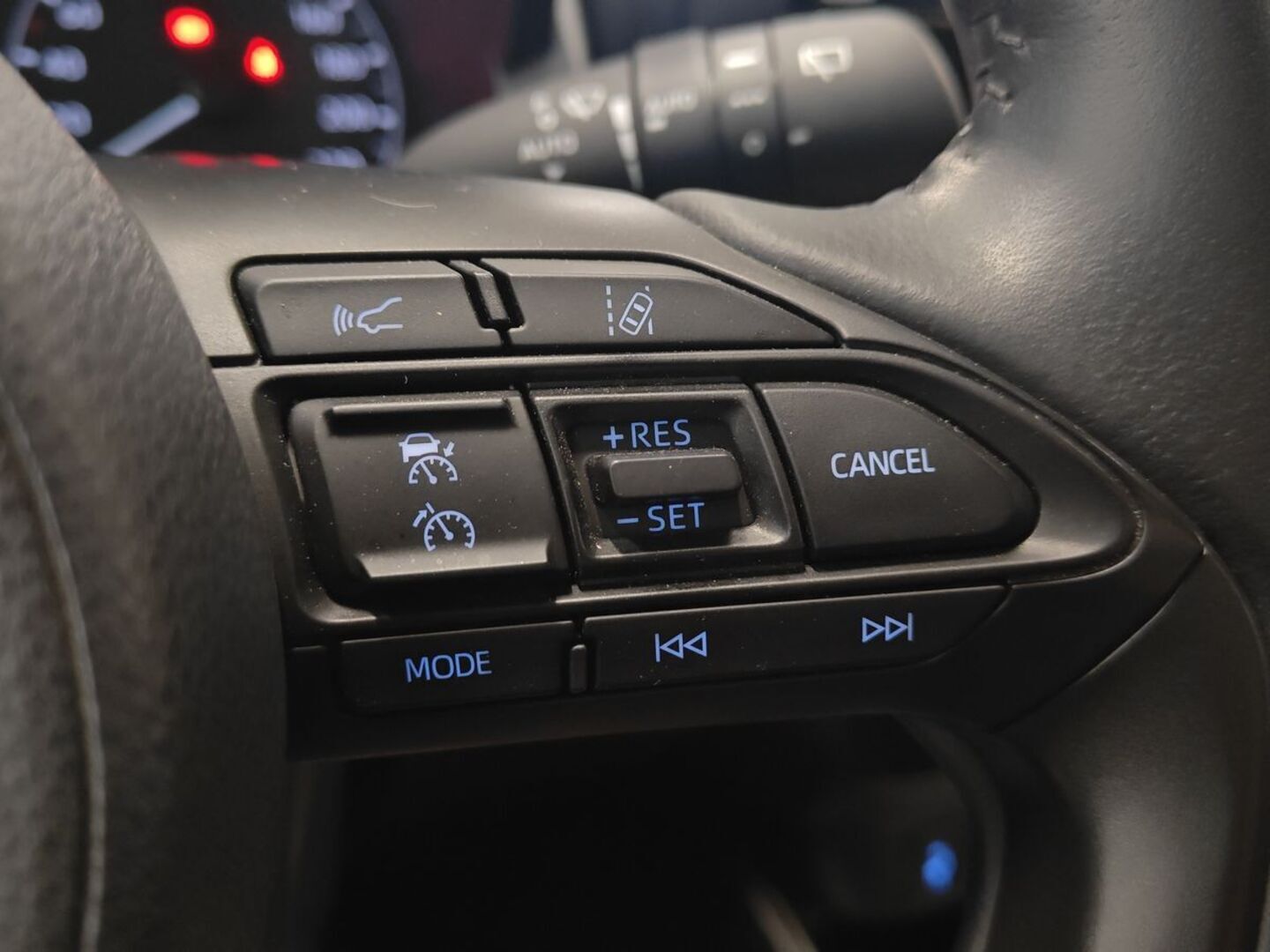 TOYOTA Yaris 2023