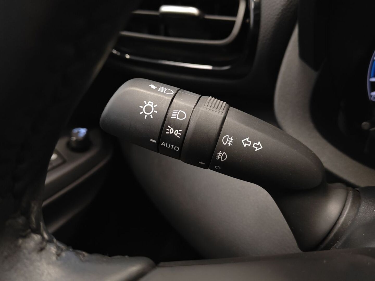 TOYOTA Yaris 2023