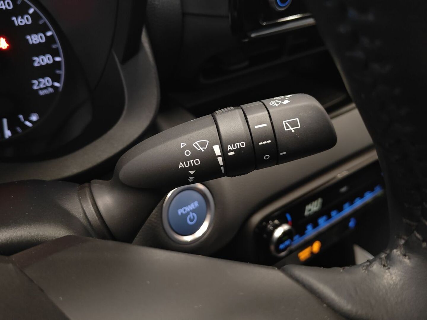 TOYOTA Yaris 2023