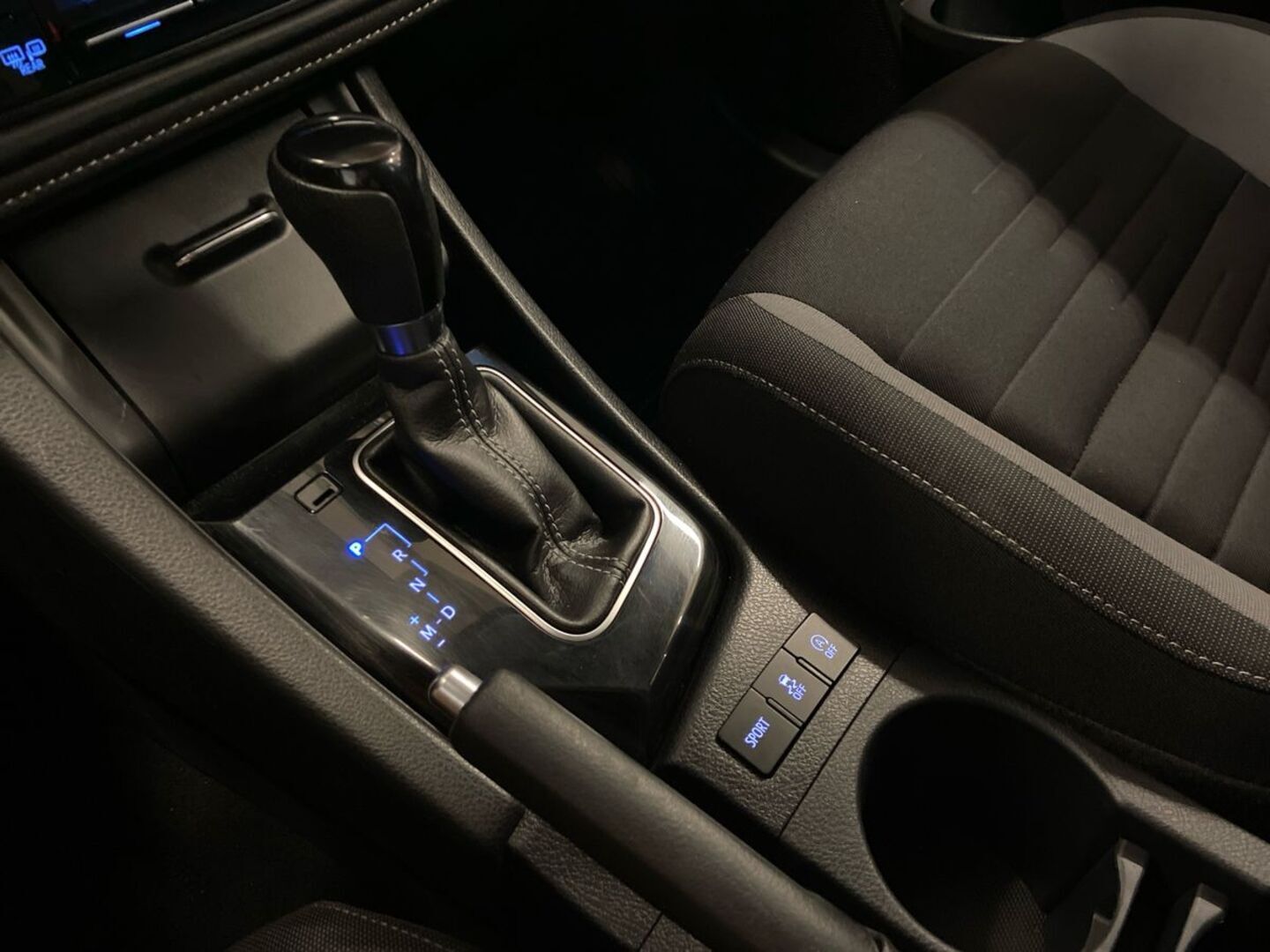 TOYOTA Auris 22