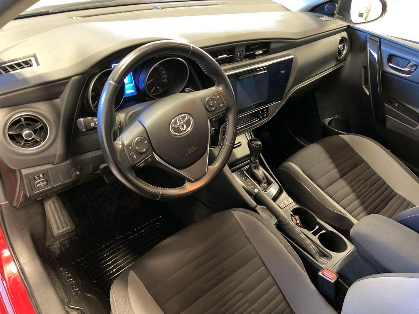 TOYOTA Auris 7