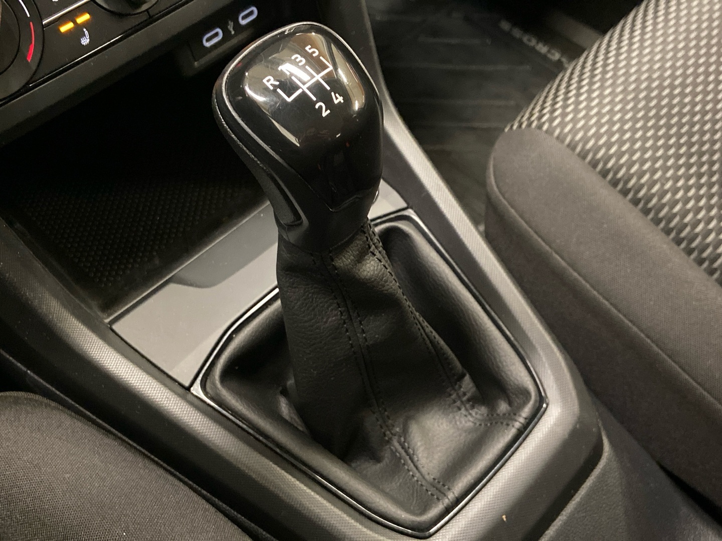 VOLKSWAGEN T-Cross 2024