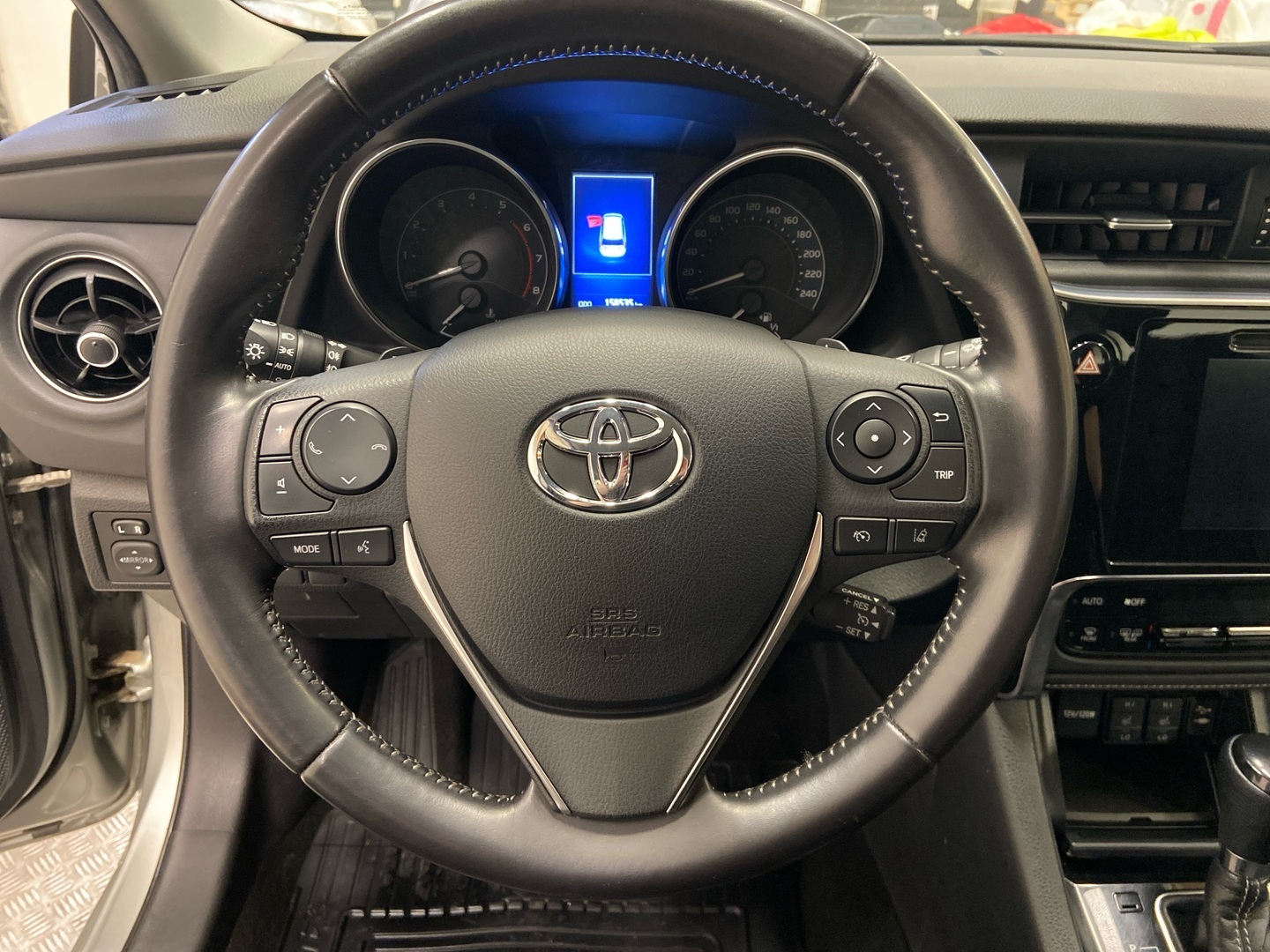 TOYOTA Auris 2015