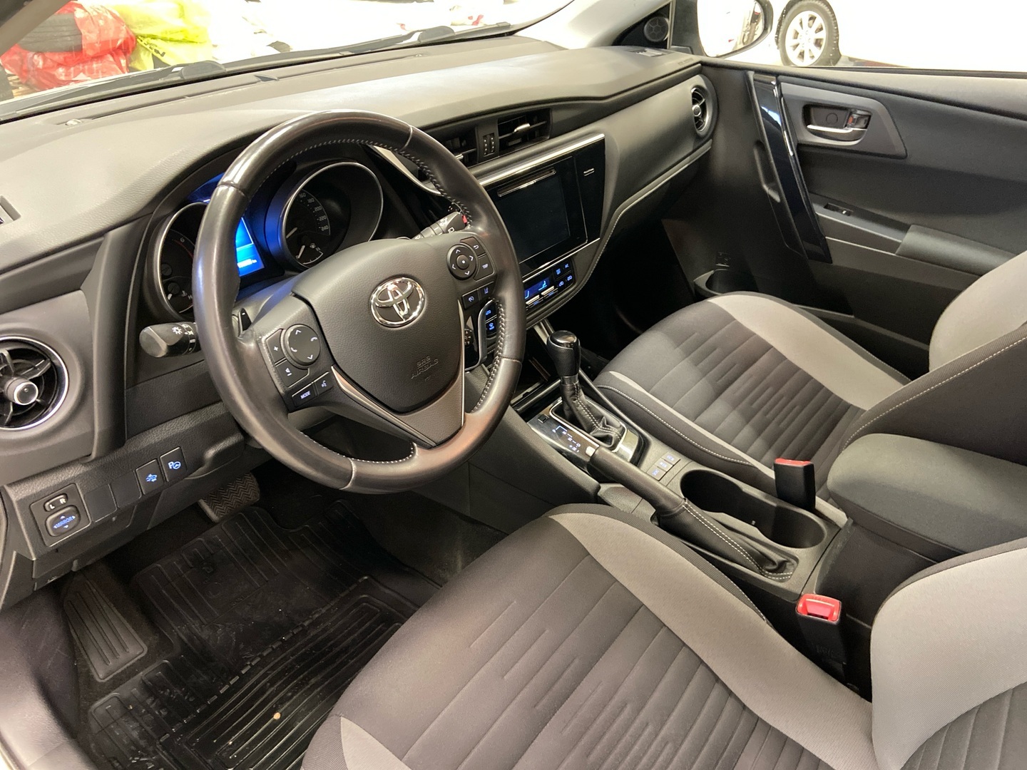 TOYOTA Auris 2015