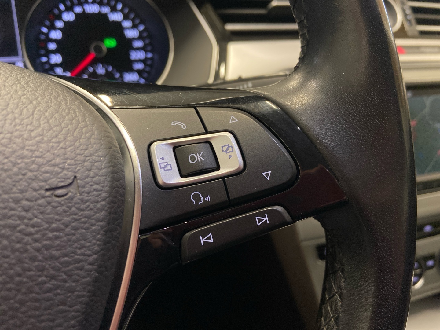 VOLKSWAGEN Passat 2016