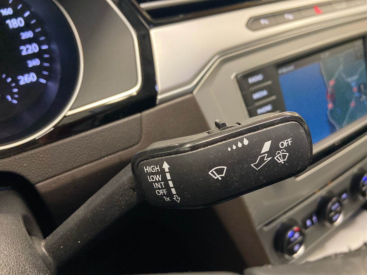 VOLKSWAGEN Passat 2016