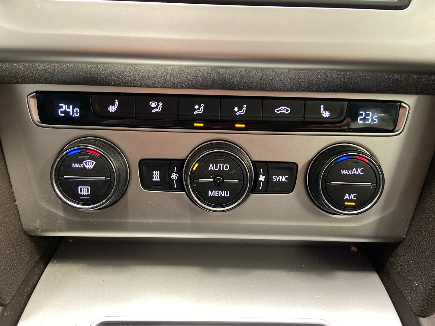 VOLKSWAGEN Passat 2016