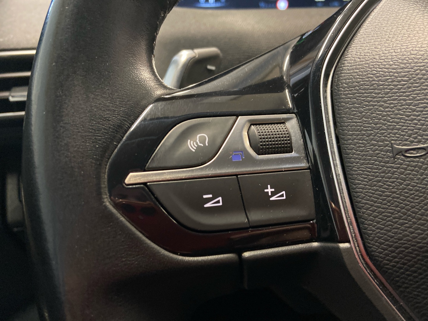 PEUGEOT 5008 2018