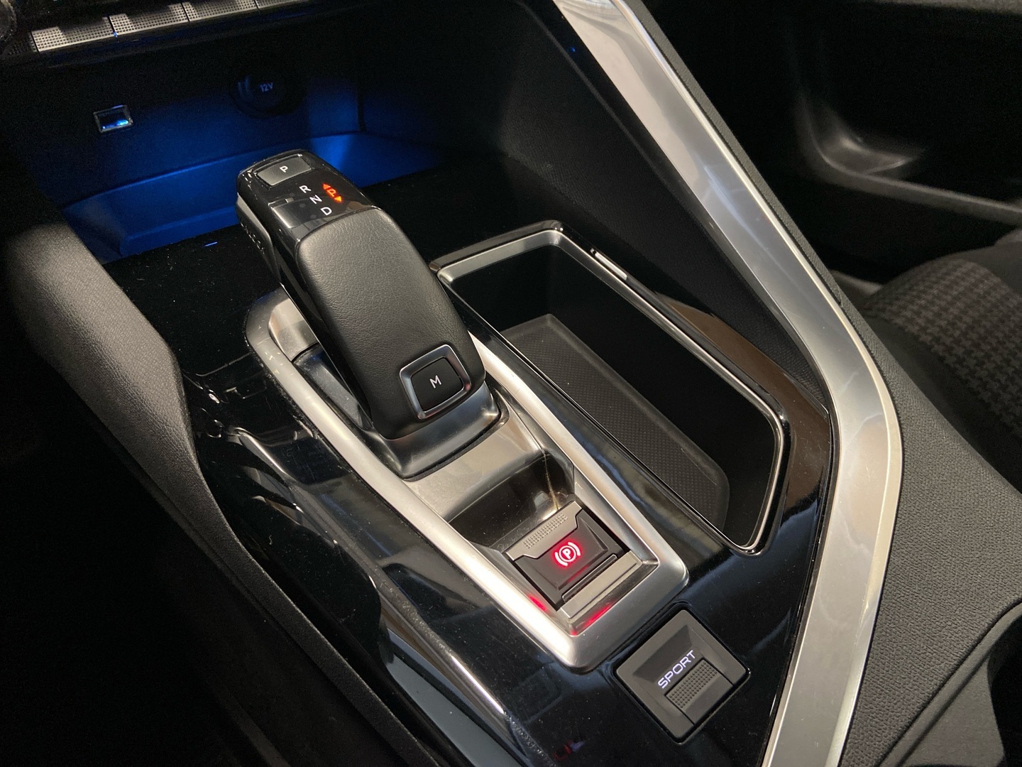 PEUGEOT 5008 2018
