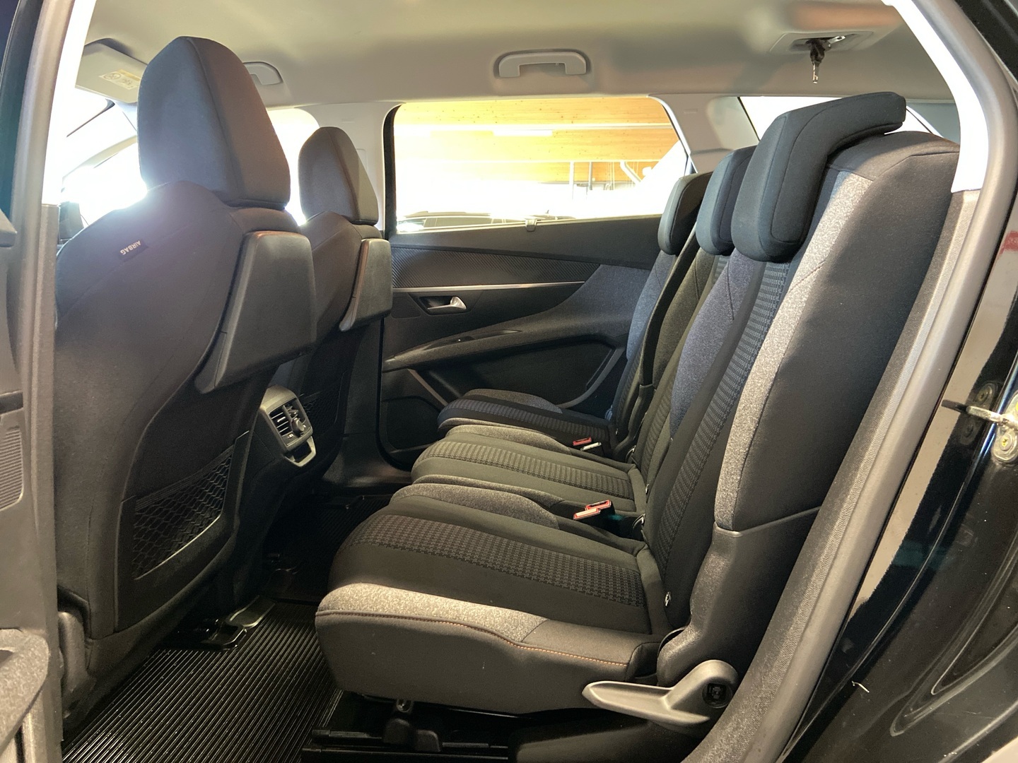 PEUGEOT 5008 2018