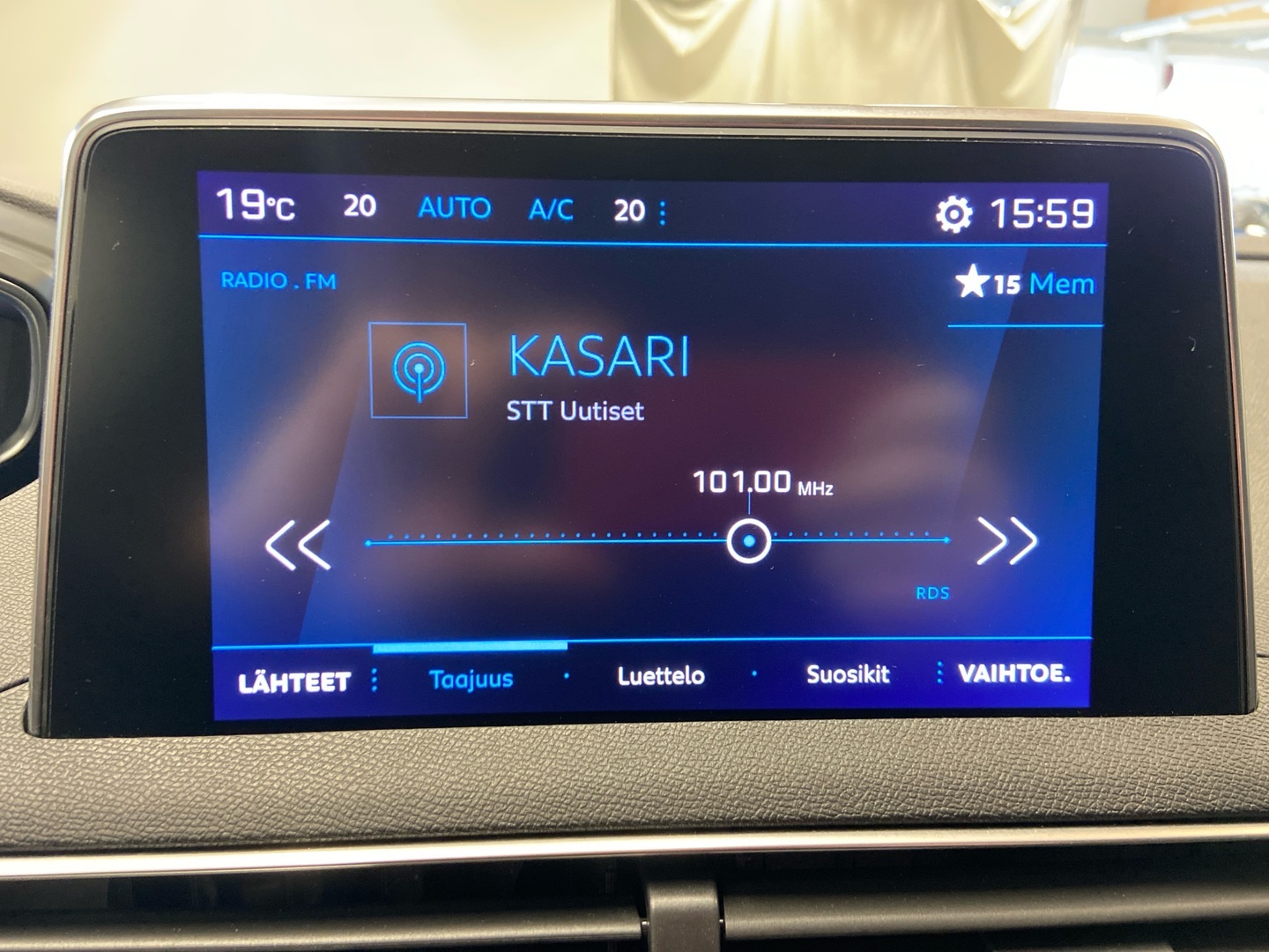 PEUGEOT 5008 2019