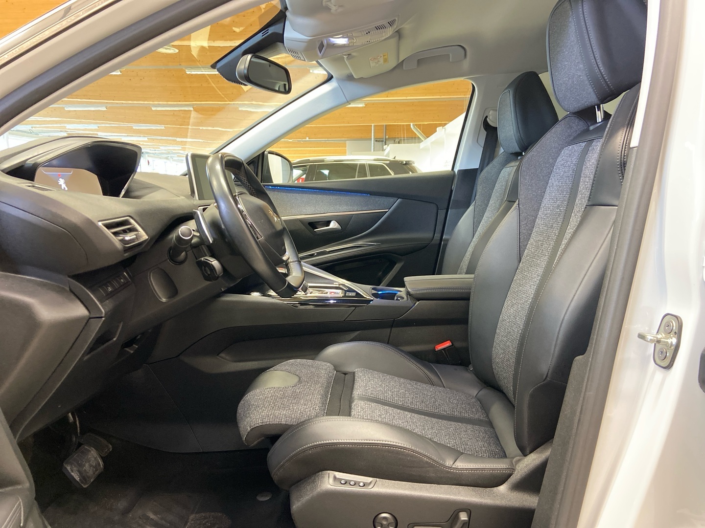 PEUGEOT 5008 2019