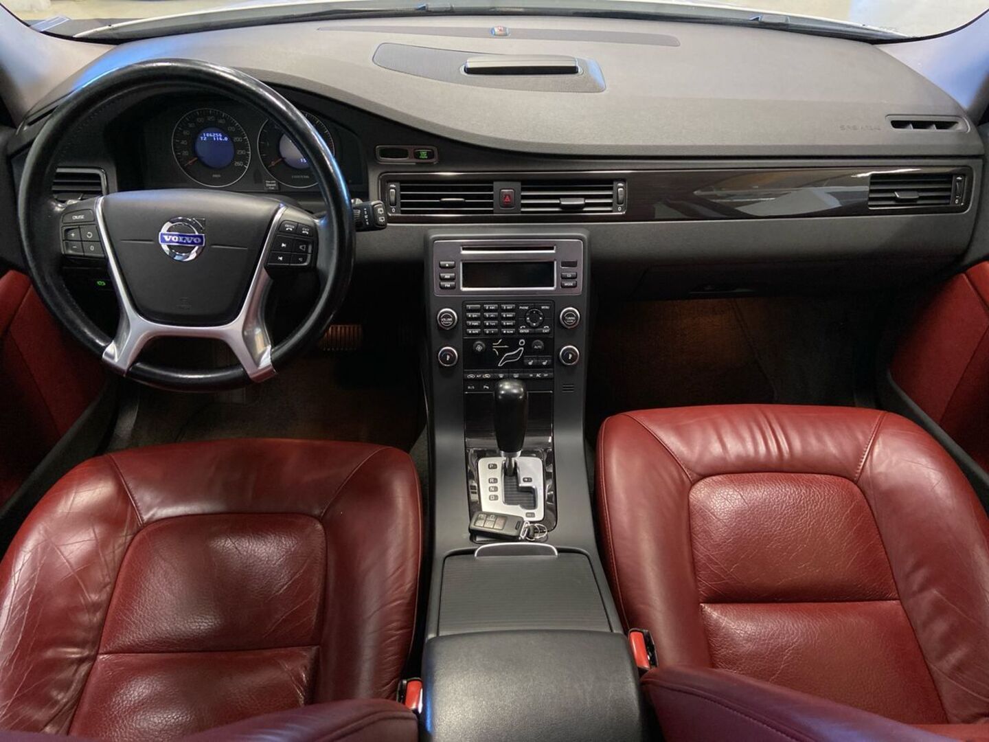 VOLVO V70 28