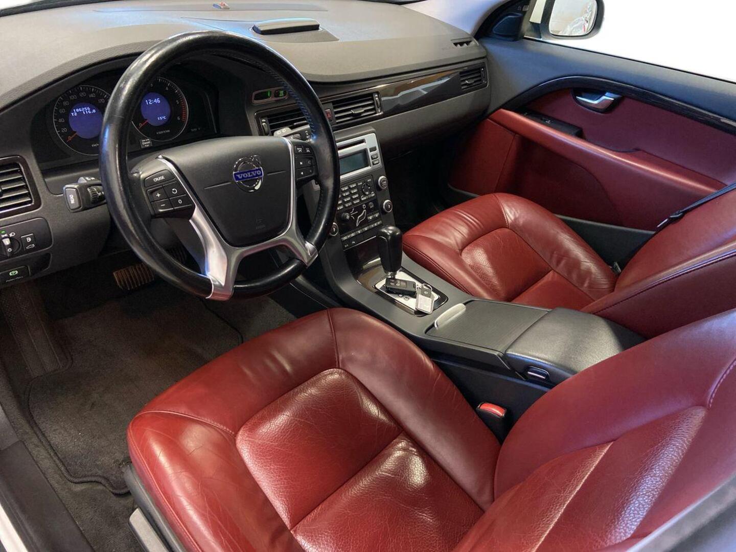 VOLVO V70 7