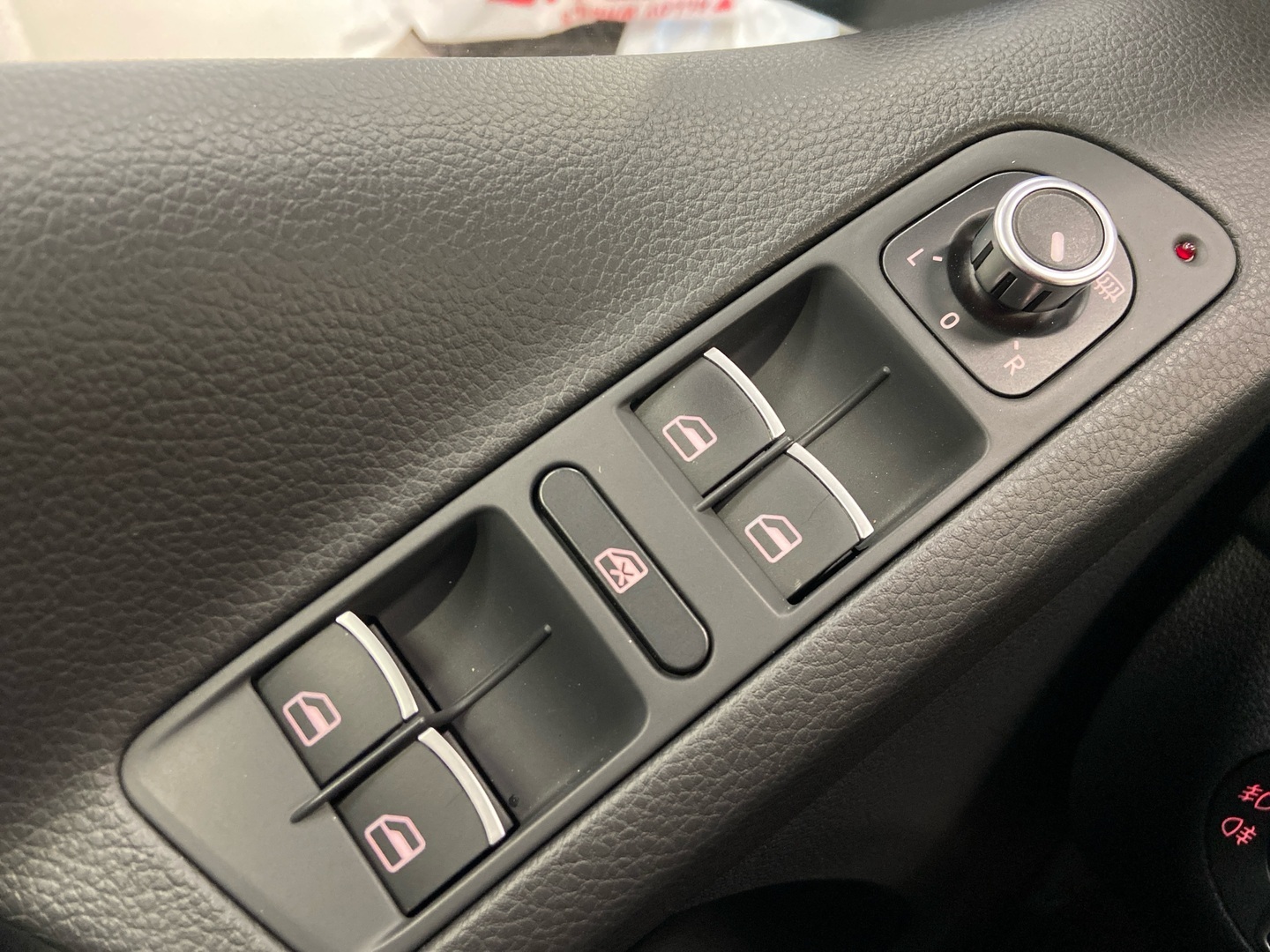 VOLKSWAGEN Tiguan 2012