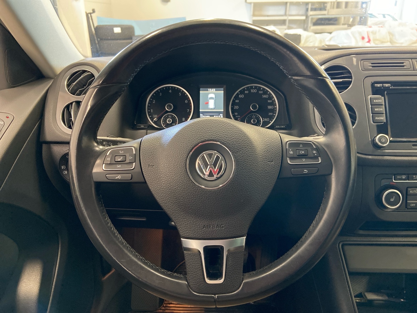 VOLKSWAGEN Tiguan 2012