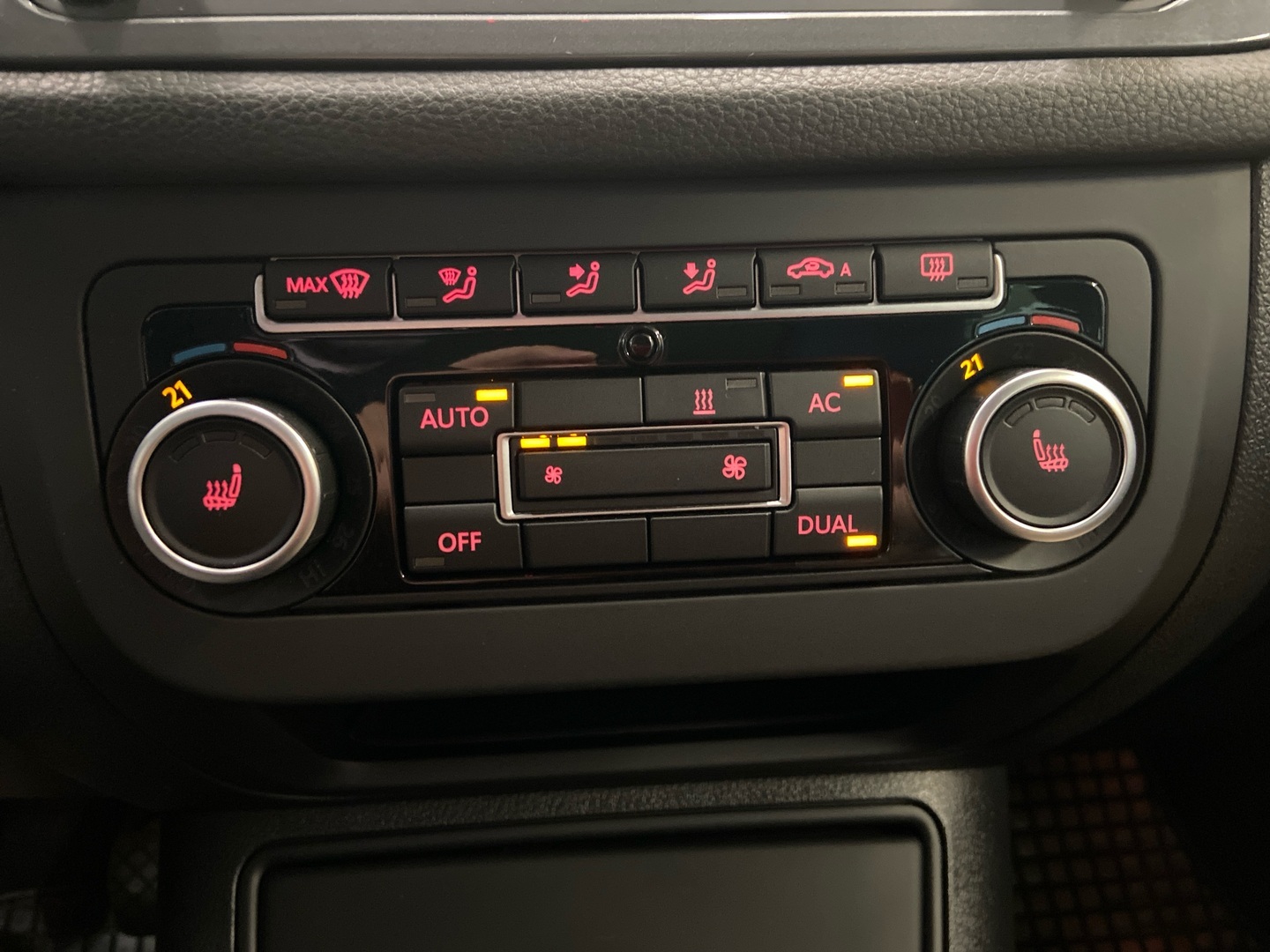VOLKSWAGEN Tiguan 2012