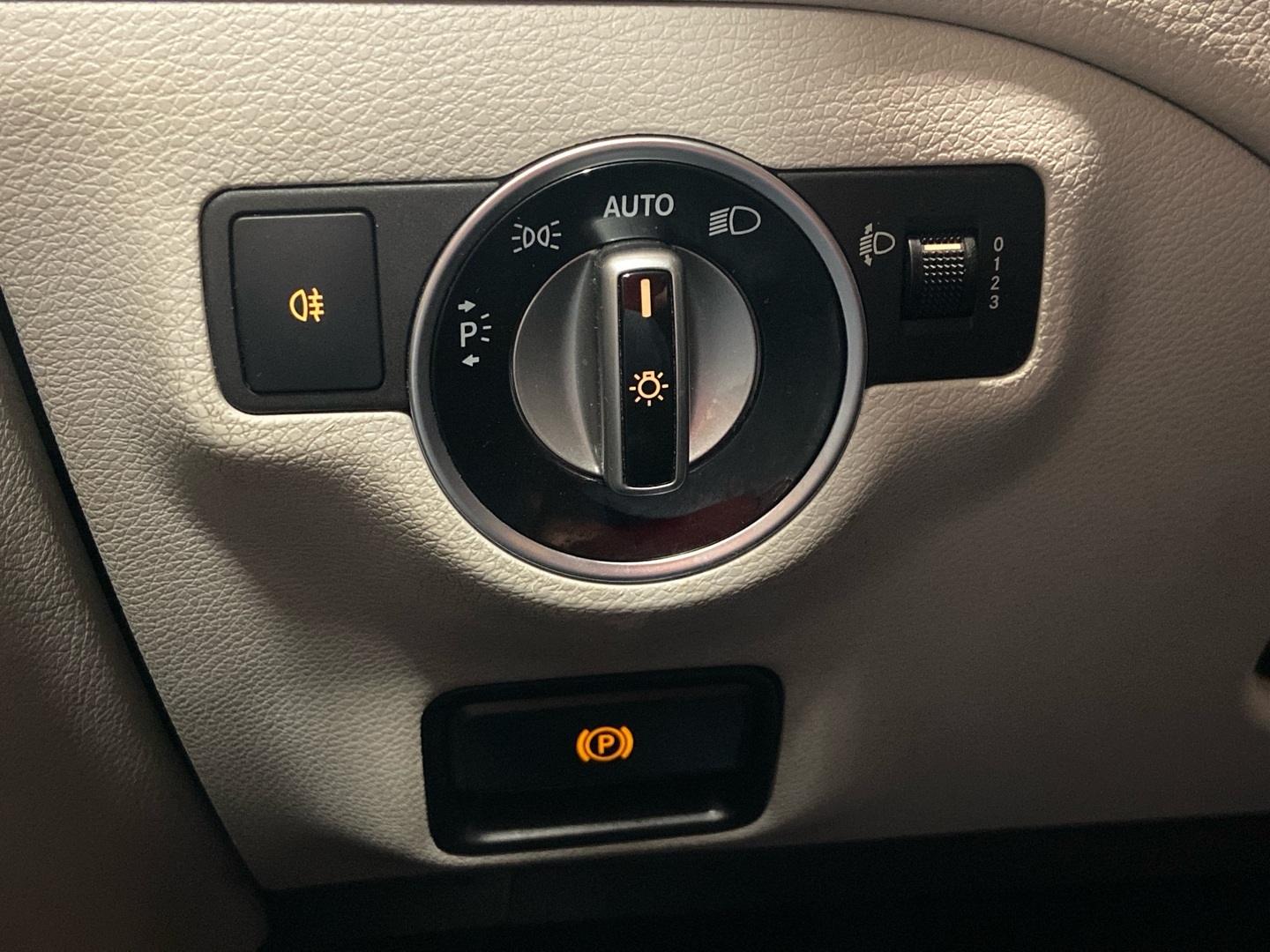 MERCEDES-BENZ CLA 2015