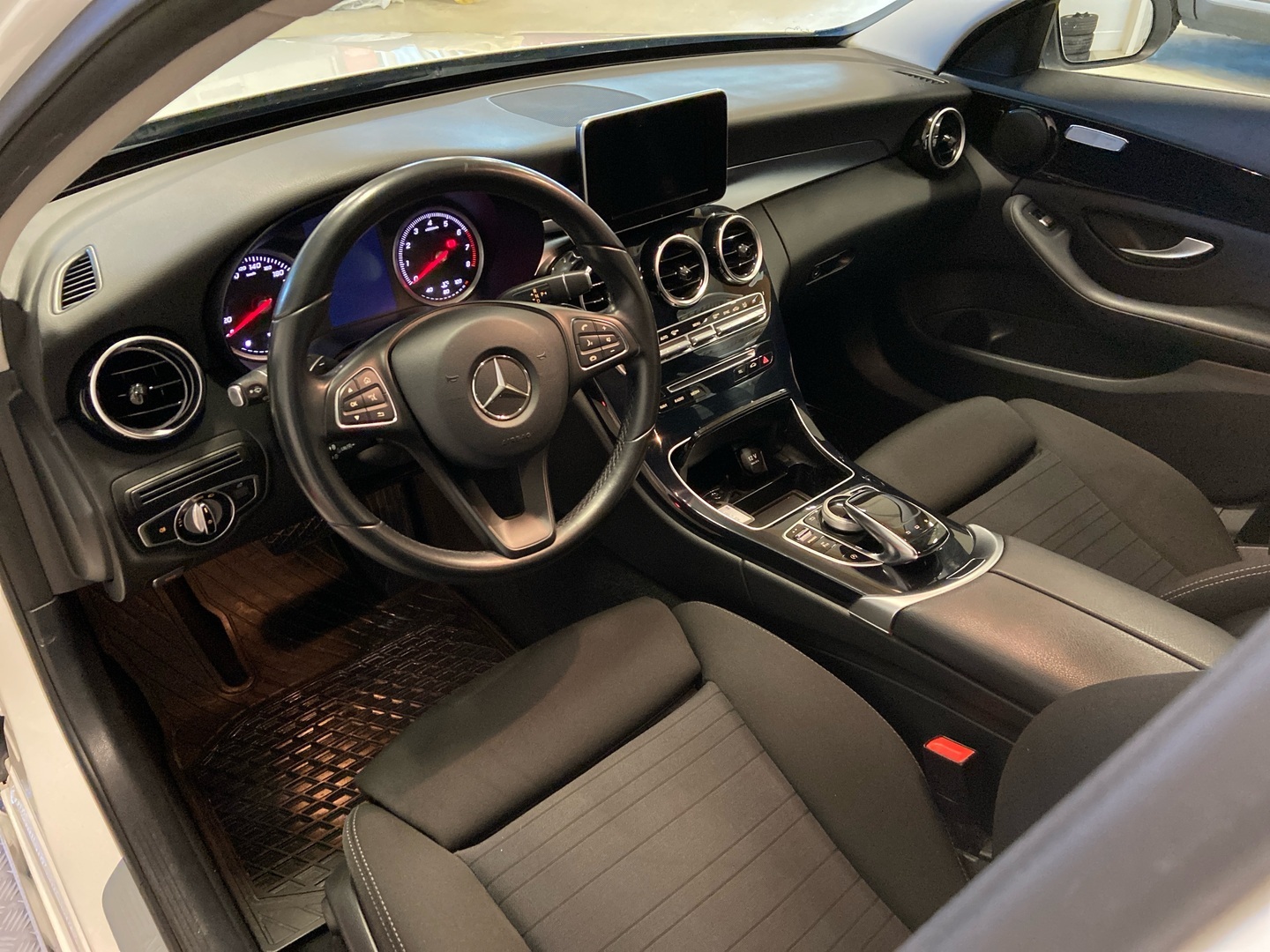 MERCEDES-BENZ C 2015