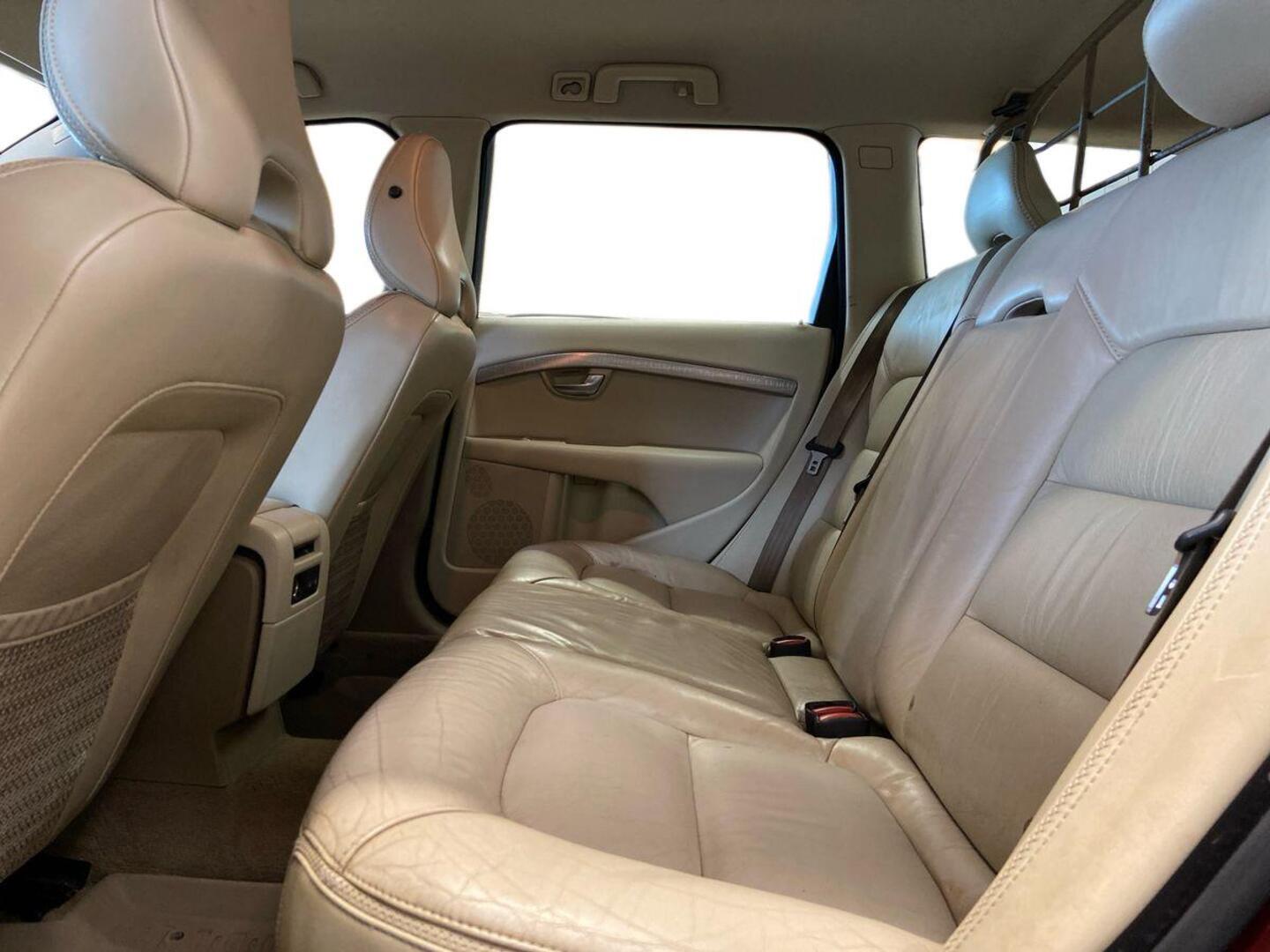 VOLVO XC70 10