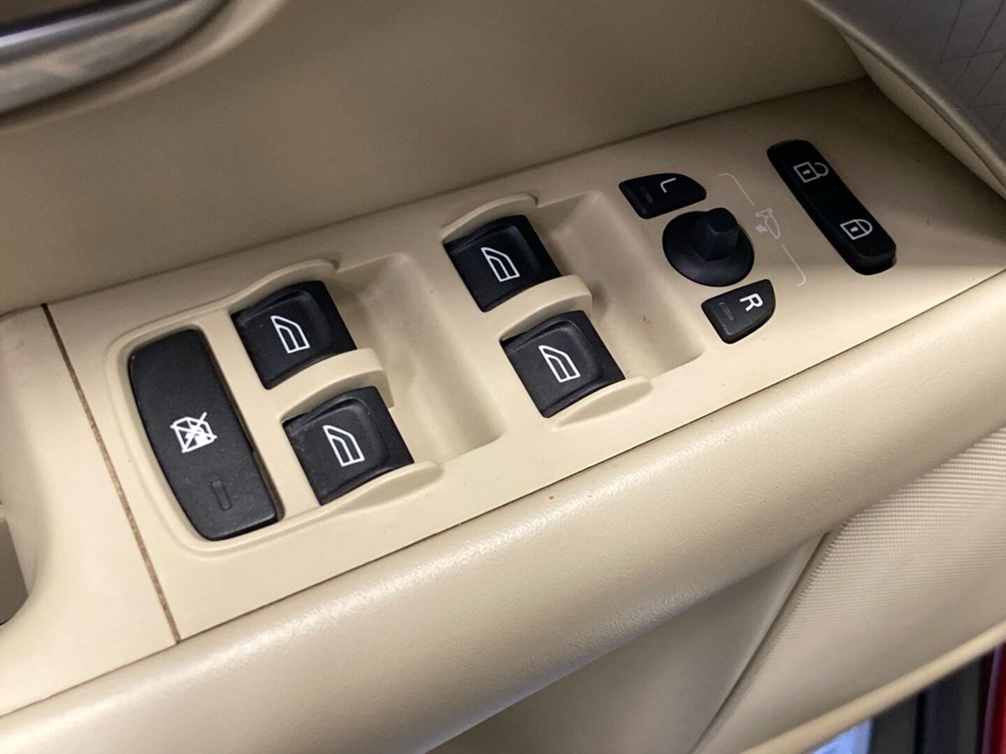 VOLVO XC70 18