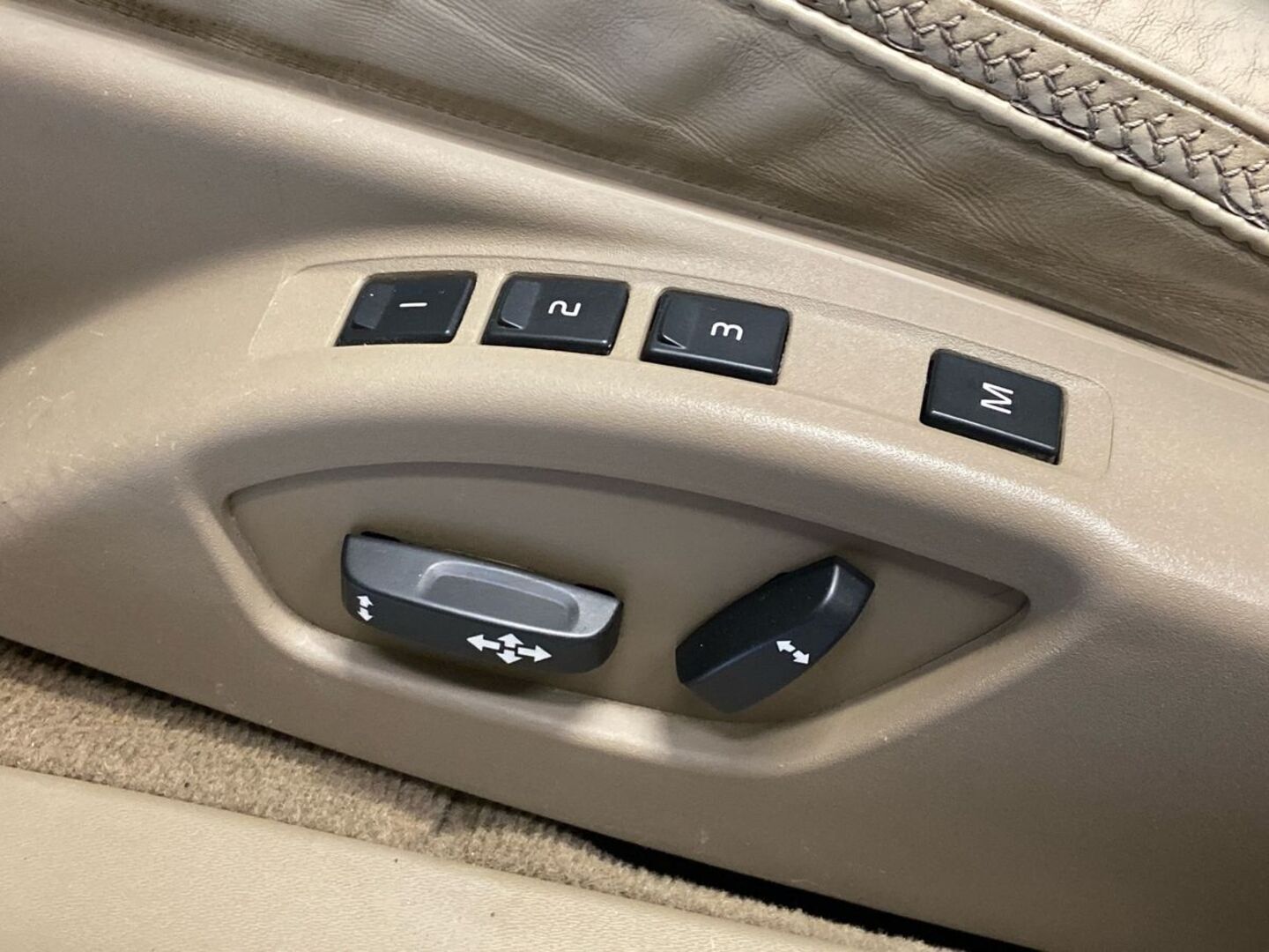 VOLVO XC70 19