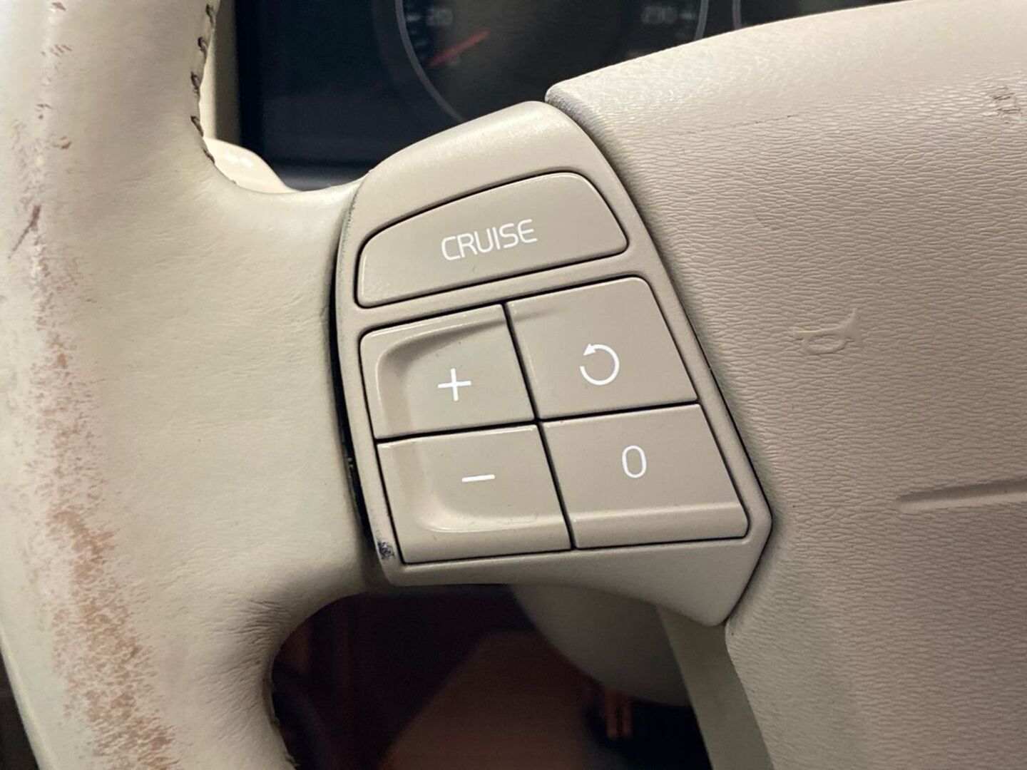 VOLVO XC70 23