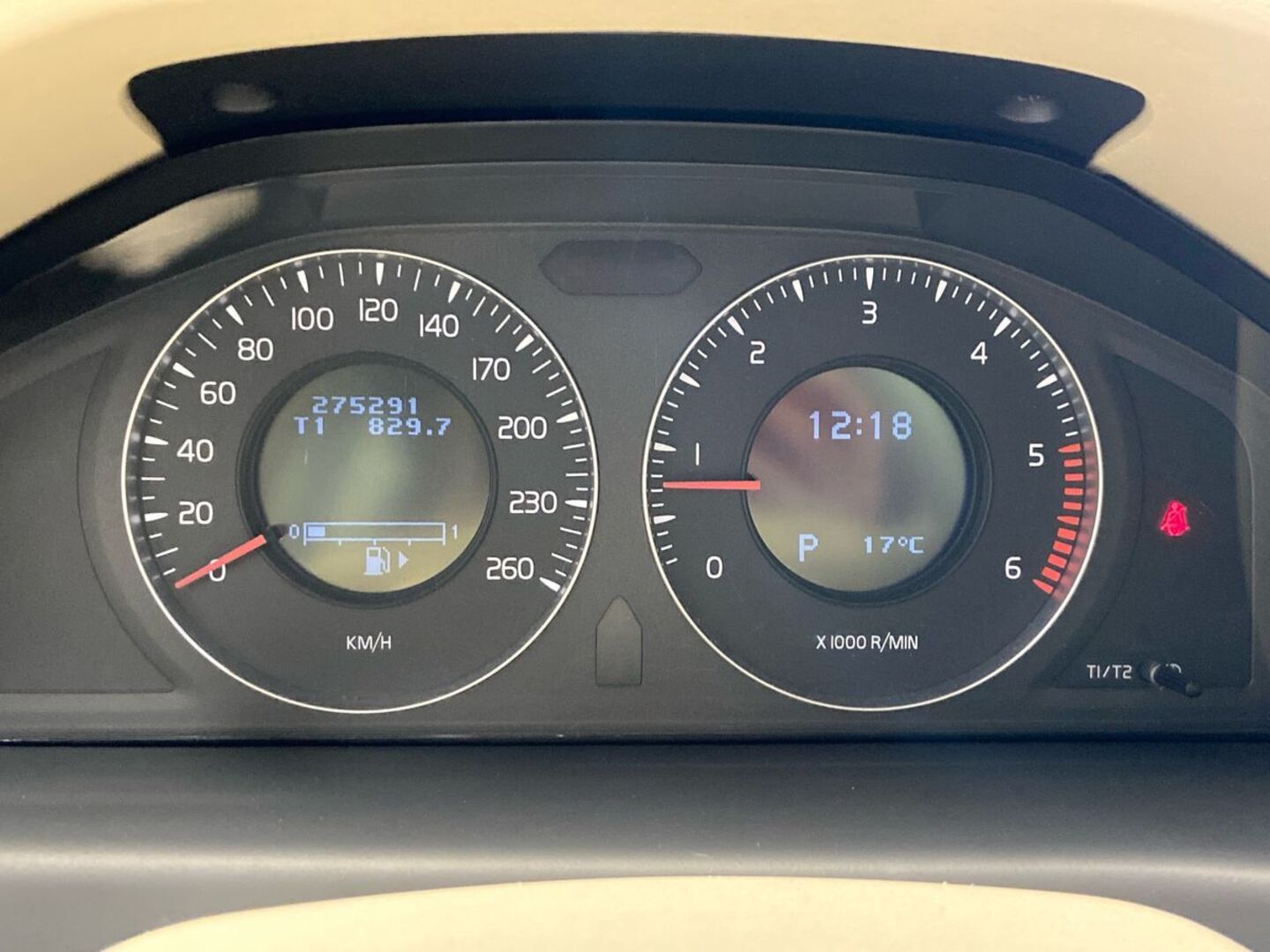 VOLVO XC70 25
